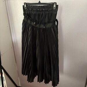 NIKE x SACAI sz XXS Black Pleated Skirt Overlay w/ Elastic Waist Shorts  2015